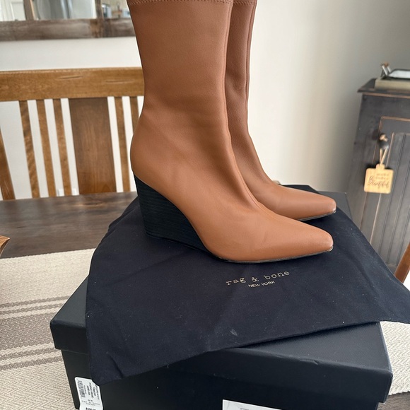 Rag & Bone Phoenix Wedge Boot Tobacco size 7 1/2
Like New - Picture 3 of 4